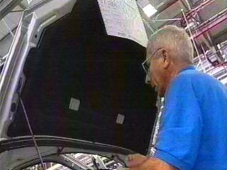 TRABAJADOR AUTOMOVIL 06